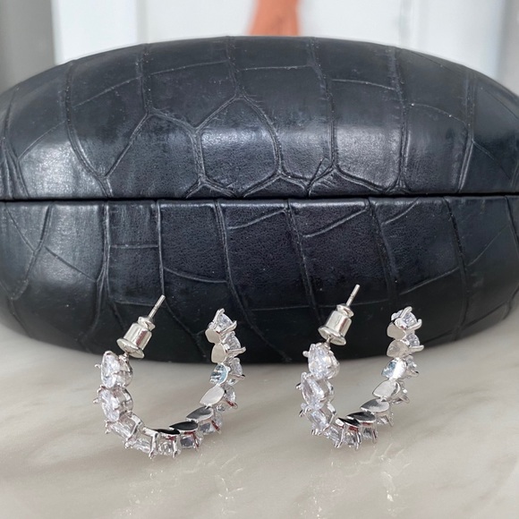 Objekts Stilla Hoop Earrings - Picture 2 of 3
